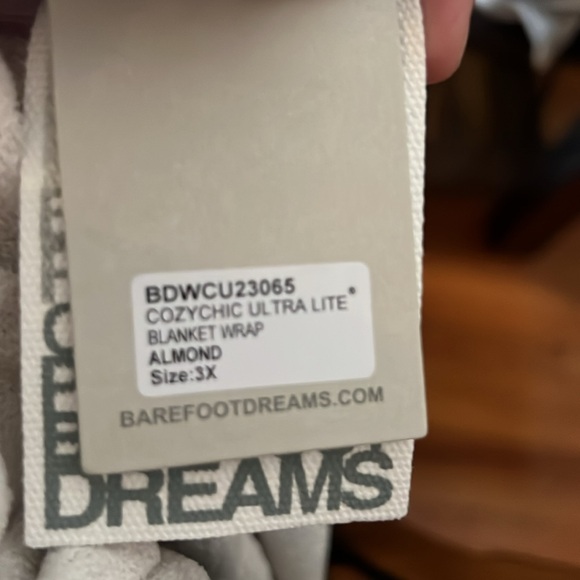 Barefoot Dreams CozyChic Ultra Lite Blanket Wrap 3x almond - Picture 5 of 6